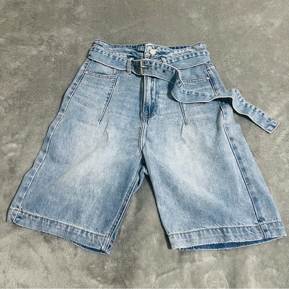 Jean Pants • Short • Above the knee • High waist • Beautiful •